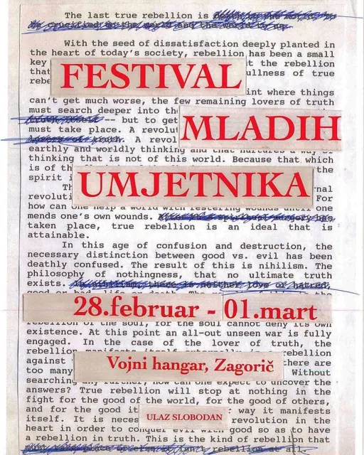 Plakat FMU ’25: kucani tekst manifesta sa plavim precrtavanjima i crvena slova na papirnim trakama: Festival mladih umjetnika, 28. februar – 1. mart, Vojni hangar Zagorič, ulaz slobodan